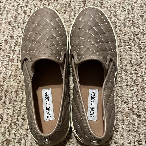 Steve Madden Ecentrcq Quilted Taupe Slip-on Sneaker - Picture 2 of 5